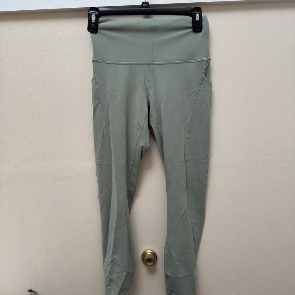 Lululemon Women's High-Waisted wunder train with pockets 25 inch brand nwot